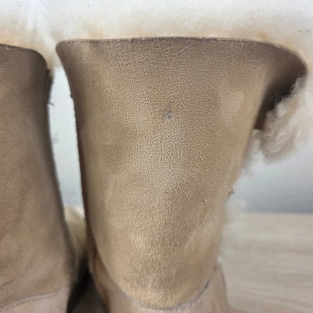 UGG Bailey Button Short Boots Women's 8 Sand Sheepskin Suede Winter
